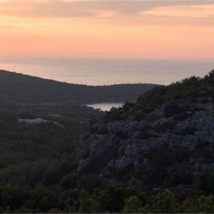 HVAR- zemljište 30000m2 s pogledom na more i s projektom za boutique hotel ili luxuznu villu