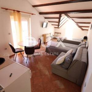 IČIĆI - Kuća sa 7 apartmana u blizini mora