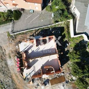 IČIĆI, POLJANE- kuća (započeta gradnje) 320m2 s panoramskim pogledom na more + okoliš 1123m2 