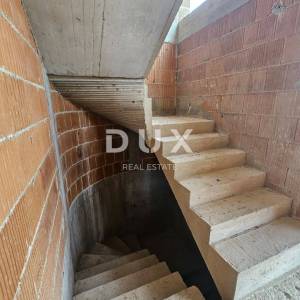 IČIĆI, POLJANE- kuća (započeta gradnje) 320m2 s panoramskim pogledom na more + okoliš 1123m2 