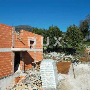 IČIĆI, POLJANE- kuća (započeta gradnje) 320m2 s panoramskim pogledom na more + okoliš 1123m2 