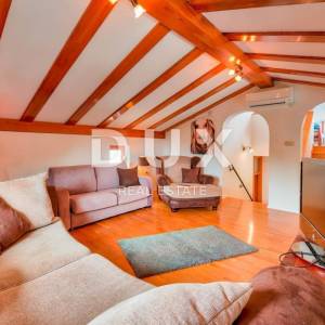 IČIĆI, POLJANE- villa 250m2 s pogledom na more i bazenom + uređena okućnica 1100m2