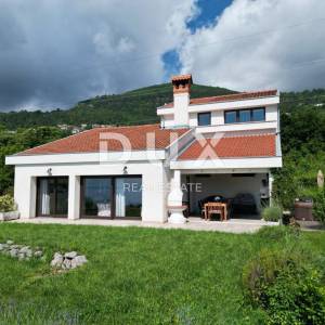 IČIĆI, POLJANE- villa 250m2 s pogledom na more i bazenom + uređena okućnica 1100m2