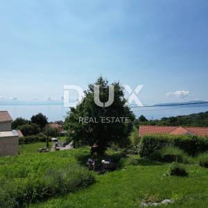 IČIĆI, POLJANE- villa 250m2 s pogledom na more i bazenom + uređena okućnica 1100m2