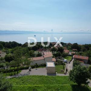 IČIĆI, POLJANE- villa 250m2 s pogledom na more i bazenom + uređena okućnica 1100m2