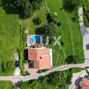 IČIĆI, POLJANE- villa 250m2 s pogledom na more i bazenom + uređena okućnica 1100m2