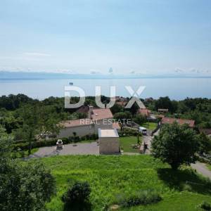 IČIĆI, POLJANE- villa 250m2 s pogledom na more i bazenom + uređena okućnica 1100m2