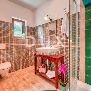 IČIĆI, POLJANE- villa 250m2 s pogledom na more i bazenom + uređena okućnica 1100m2
