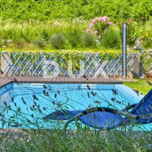IČIĆI, POLJANE- villa 250m2 s pogledom na more i bazenom + uređena okućnica 1100m2
