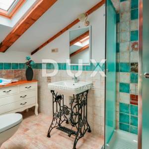 IČIĆI, POLJANE- villa 250m2 s pogledom na more i bazenom + uređena okućnica 1100m2
