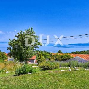 IČIĆI, POLJANE- villa 250m2 s pogledom na more i bazenom + uređena okućnica 1100m2
