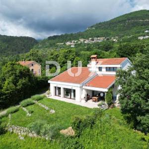 IČIĆI, POLJANE- villa 250m2 s pogledom na more i bazenom + uređena okućnica 1100m2