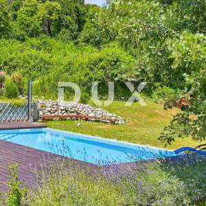 IČIĆI, POLJANE- villa 250m2 s pogledom na more i bazenom + uređena okućnica 1100m2