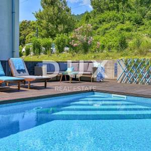 IČIĆI, POLJANE- villa 250m2 s pogledom na more i bazenom + uređena okućnica 1100m2