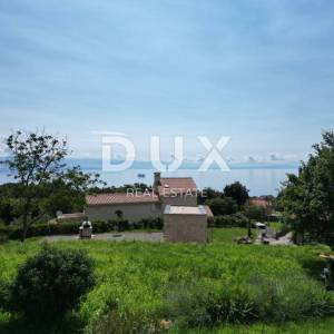 IČIĆI, POLJANE- villa 250m2 s pogledom na more i bazenom + uređena okućnica 1100m2