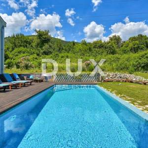 IČIĆI, POLJANE- villa 250m2 s pogledom na more i bazenom + uređena okućnica 1100m2