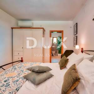 IČIĆI, POLJANE- villa 250m2 s pogledom na more i bazenom + uređena okućnica 1100m2