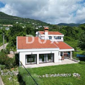 IČIĆI, POLJANE- villa 250m2 s pogledom na more i bazenom + uređena okućnica 1100m2
