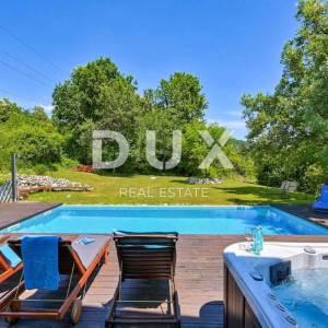 IČIĆI, POLJANE- villa 250m2 s pogledom na more i bazenom + uređena okućnica 1100m2
