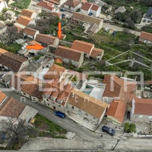 Idealna prilika: Kamene kuće za renovaciju s velikim vrtom i pogledom