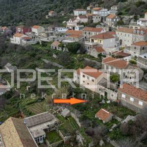 Idealna prilika: Kamene kuće za renovaciju s velikim vrtom i pogledom