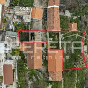 Idealna prilika: Kamene kuće za renovaciju s velikim vrtom i pogledom
