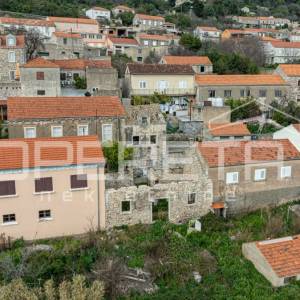 Idealna prilika: Kamene kuće za renovaciju s velikim vrtom i pogledom