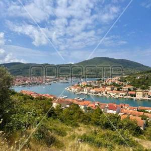 Idealno Građevinsko Zemljište od 1.190 m², Mirna Lokacija s Pogledom na More, Ve