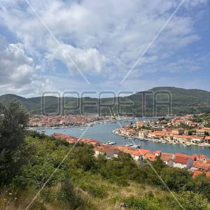 Idealno Građevinsko Zemljište od 1.190 m², Mirna Lokacija s Pogledom na More, Ve