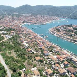 Idealno Građevinsko Zemljište od 1.190 m², Mirna Lokacija s Pogledom na More, Ve