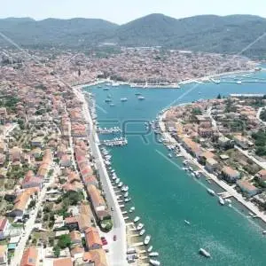 Idealno Građevinsko Zemljište od 1.190 m², Mirna Lokacija s Pogledom na More, Ve