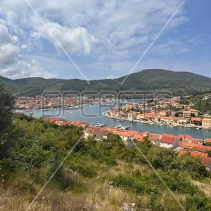 Idealno Građevinsko Zemljište od 1.190 m², Mirna Lokacija s Pogledom na More, Ve