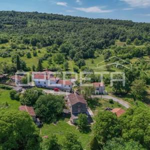 Idilično imanje od 23900m2 kraj Labina (Građ 2.848 m² +Poljoprivredno zemljište: