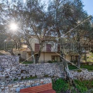 Investicija, kuća sa poslovnim prostorom, Žrnovska Banja, otok Korčula