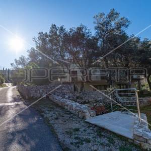 Investicija, kuća sa poslovnim prostorom, Žrnovska Banja, otok Korčula