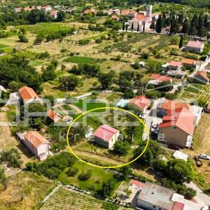 Investicijska prilika, Katuni, Šestanovac, kuća za adaptaciju