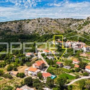 Investicijska prilika, Katuni, Šestanovac, kuća za adaptaciju