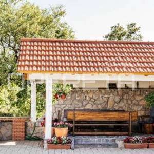 INVESTICIJSKA PRILIKA – KUĆA ZA TURISTIČKE SVRHE U CISTI PROVO