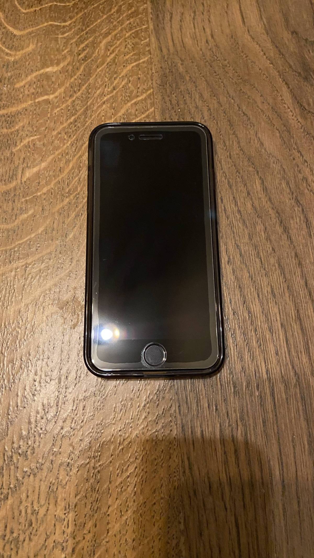 iPhone SE2 2021.