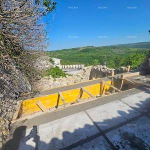 Istarska kamena kuća s pogledom na more – Buja