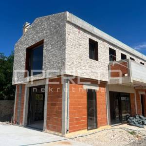 Istra, Bale, okolica, impozantna vila sa bazenom
