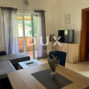 ISTRA, BANJOLE - Apartman s bazenom i terasom 300 metara od mora!