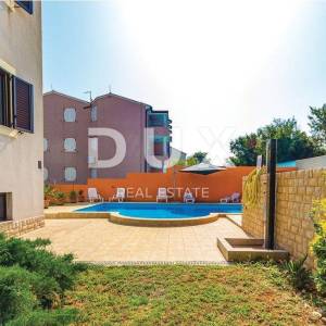 ISTRA, BANJOLE - Apartmanska kuća na 150m od mora!