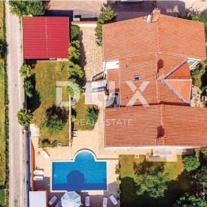 ISTRA, BANJOLE - Apartmanska kuća na 150m od mora!