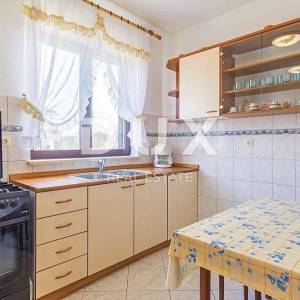 ISTRA, BANJOLE - Apartmanska kuća na 150m od mora!