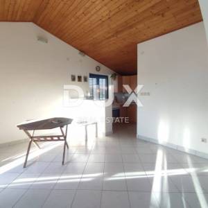 ISTRA, BANJOLE - Apartmanska kuća s bazenom i okućnicom 150m od mora