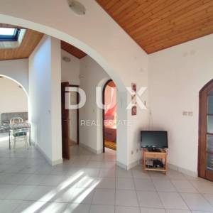 ISTRA, BANJOLE - Apartmanska kuća s bazenom i okućnicom 150m od mora