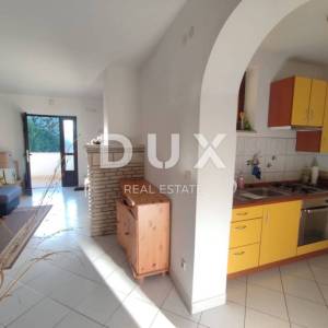 ISTRA, BANJOLE - Apartmanska kuća s bazenom i okućnicom 150m od mora