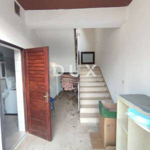 ISTRA, BANJOLE - Apartmanska kuća s bazenom i okućnicom 150m od mora