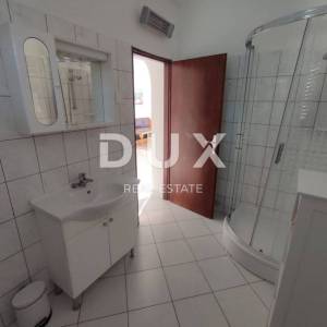 ISTRA, BANJOLE - Apartmanska kuća s bazenom i okućnicom 150m od mora